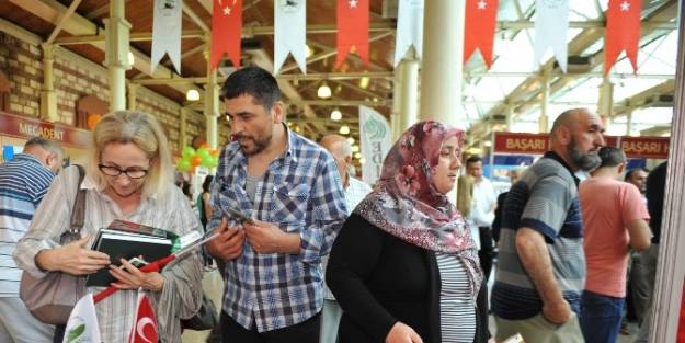 Müezzinoğlu Ve Topbaş Osmangazi Belediyesi’nin Standında Kestane Şekeri Yedi