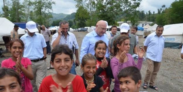 Şener’den Mevsimlik Tarım İşçilerinin Çocuklarina Ziyaret