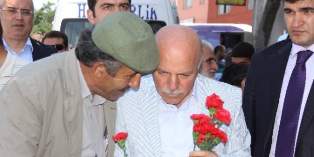 Başkan Sekmen Ve Milletvekili Akdağ, Mahallebaşında Esnaf Ziyaretinde Bulundu