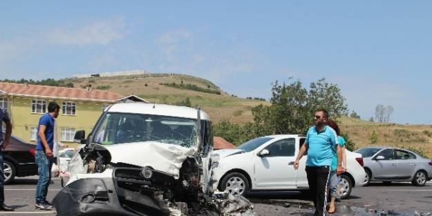 Samsun'da Zincirleme Trafik Kazası: 2 Yaralı