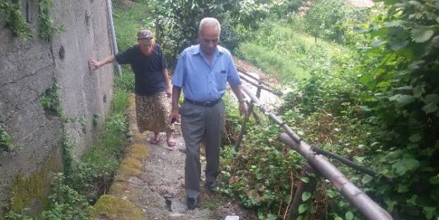 Korku Tüneli Gibi Merdiven Mahalleliyi Tedirgin Ediyor