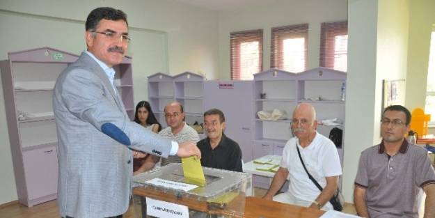 Vali Ahmet Turhan Oyunu Kullandı