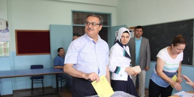 Düzce Valisi Ali İhsan Su Oyunu Kullandı
