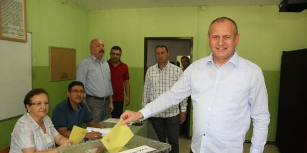 Düzce Belediye Başkanı Keleş Oyunu Kullandı