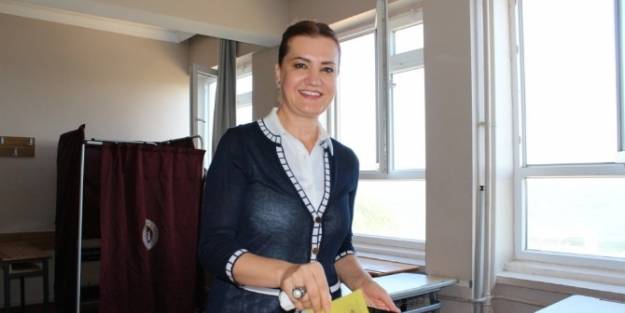 Nükhet Hotar Oyunu Güzelbahçe'de Kullandı