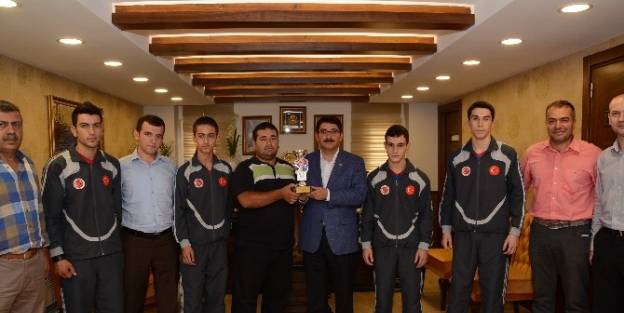 Şehzadeler’in Şampiyonlarindan Başkan Çelik’e Teşekkür
