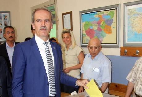 Bursa Büyükşehir Belediye Başkanı Recep Altepe Oy Kullandı
