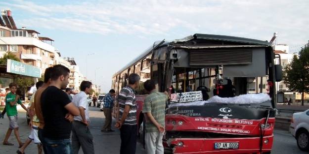 Antalya’da Otobüs Kazası: 8 Yaralı