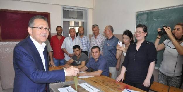 Başkan Uğur, Oyunu Kullandı