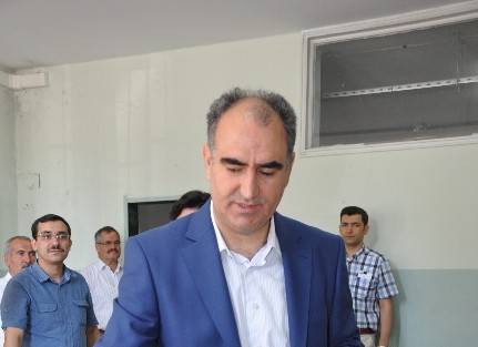 Vali Özkan Oyunu Kullandı