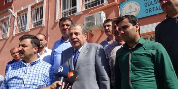 Eski İçişleri Bakanı Muammer Güler Mardin'de Oyunu Kullandı