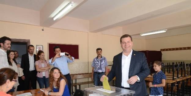 Belediye Başkanları Oy Kullandı