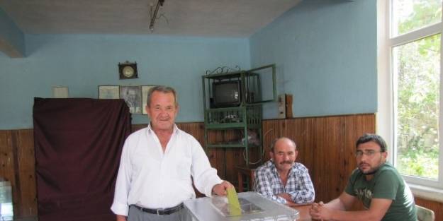 25 Seçmenli Köy