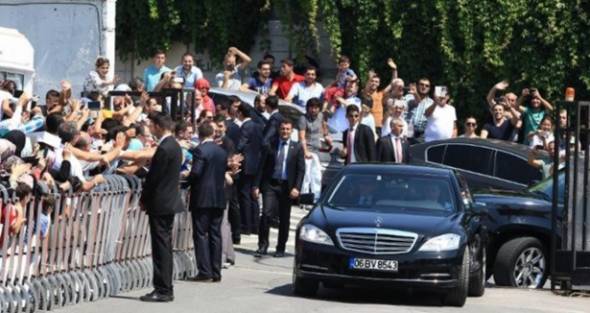 Başbakan oyunu kullandıktan sonra o adrese gitti