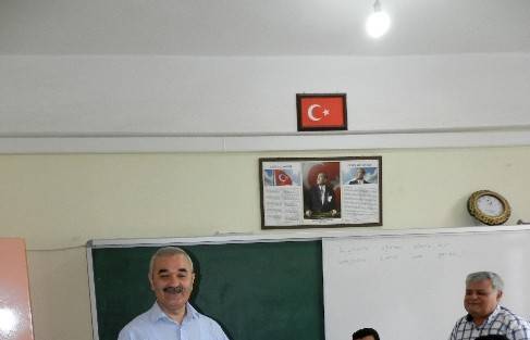 Başkan Karataş İmam Hatip Lisesinde Oy Kullandı