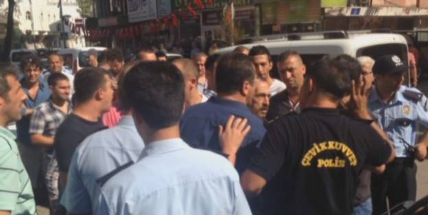 Kocaeli’de Polisle Vatandaşlar Arasında Arbede: 1 Polis Yaralı, 3 Gözaltı