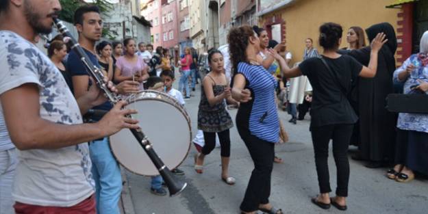 Kasımpaşa'da davullu - zurnalı seçim zaferi!