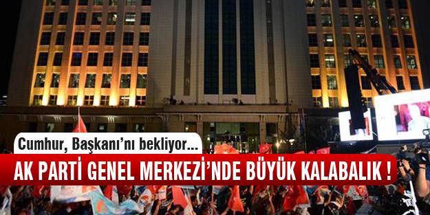 AK Parti Genel Merkezi önünde görülmemiş kalabalık