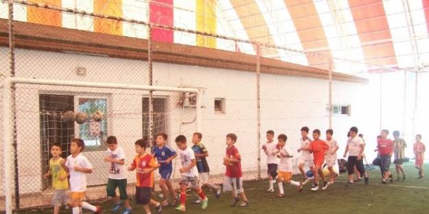 Korkuteli'nde Futbol Okuluna Yoğun İlgi