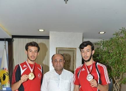 Şampiyon Kardeşler Çiğli'nin Gururu