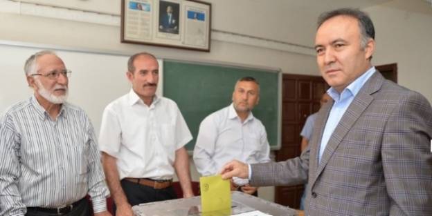 Vali Altıparmak'tan Seçim Teşekkürü