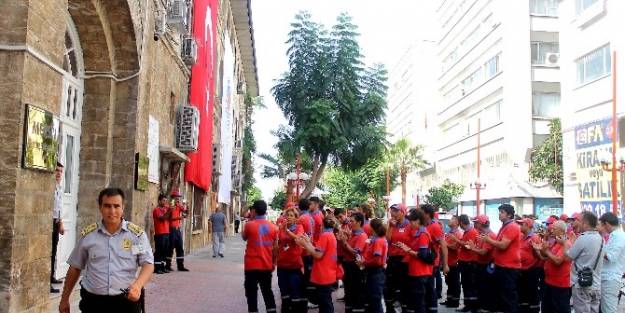 Parkomat Çalişanlari Büyükşehir Belediyesi'ne Yürüdü