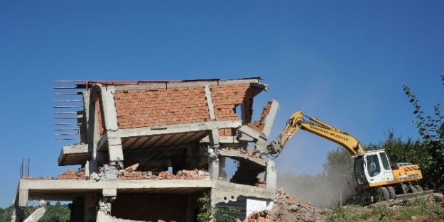 Kaçak Villa İnşaati Yerle Bir Edildi
