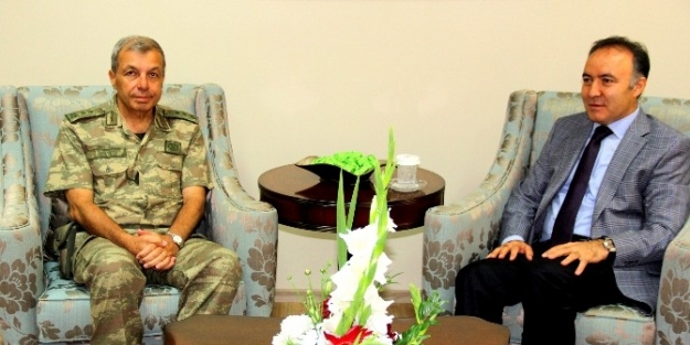 Erzurum Jandarma Bölge Komutanı Tümgeneral Batı’dan Vali Altıparmak’a Veda Ziyareti