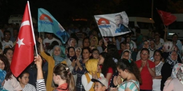 Gördes'te, Erdoğan'ın Zaferi Kutlandı