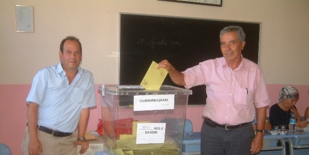 Burhaniyeliler 141 Sandıkta Oy Kullandı