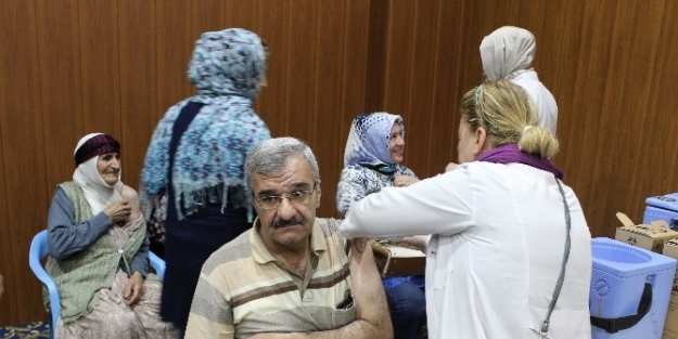 Hacı Adayları Aşılandı