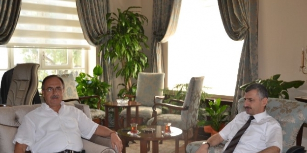 Vali Bektaş Çevre Eski Bakanı Akçalı Ve Salihli Belediye Başkanı Kayda’yı Ağırladı