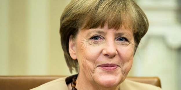 Merkel Başbakan'ı tebrik etti