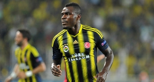 Emenike taraftarla tartıştı!