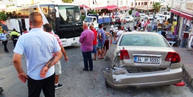 Bodrum’da Turist Dolu Tur Otobüsü Markete Girdi