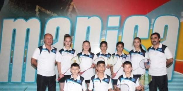 Badmintoncular Bulgaristan’a Gidiyor