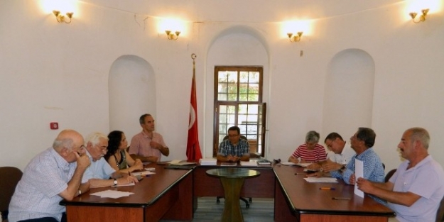 Tarihi Taş Mektebi’nin Geleceği Tartışılıyor