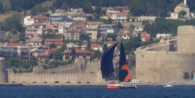 Deniz Kuvvetleri Kupası Yat Yarışına Katılan Tekneler Çanakkale Boğazı'ndan Geçti