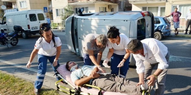 İki Otomobile Çarpip Yan Yatan Aracın Sürücüsü Ölümden Döndü