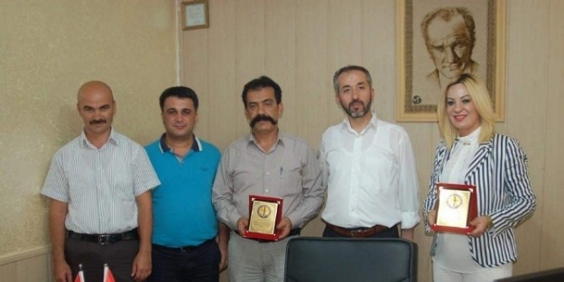 İksad Ve İlçe Müftülüğü’nden Plaket Töreni