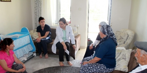 Taburcu Olan Hastaları Evde Ziyaret Ediyor