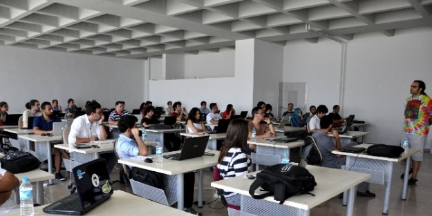 Linux 2014 Yaz Eğitim Kampı Aibü’de Başladı