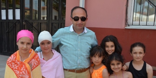 Kartepeli  Çocuklar Havuzlardan Çok Memnun