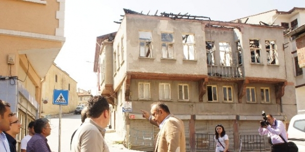 İstanbul Teknik Üniversitesi Mimarlık Fakültesi Öğretim Üyesi Prof. Dr. Kemal Kutgün Eyüpgiller;