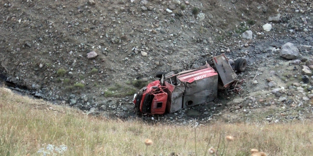 İtfaiye aracı şarampole yuvarlandı:3 ölü
