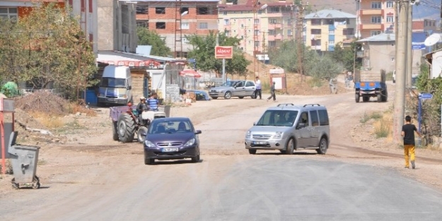 50 Metrelik Asfalt Görenleri Şaşirtiyor