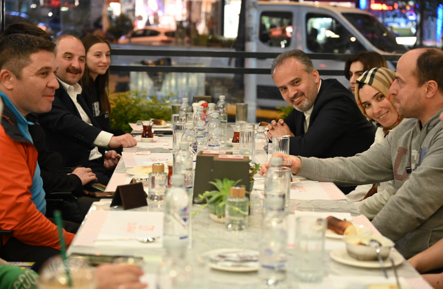 Bakan Varank ve Başkan Aktaş'tan gençlere ziyaret