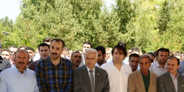 Erzurum Barosu Eski Başkanı Kara’nın Annesi Son Yolculuğuna Uğurlandı
