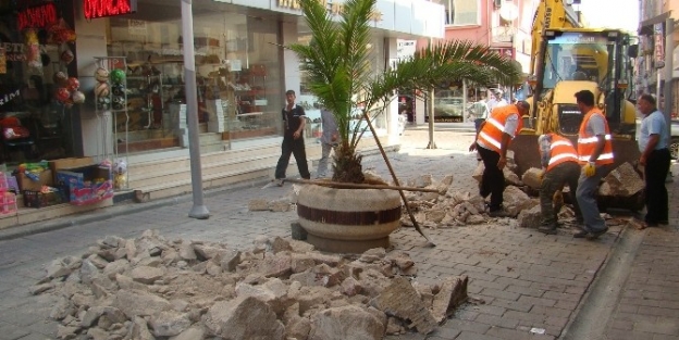 Kapalı Çarşidaki Banklar Yıkılıyor