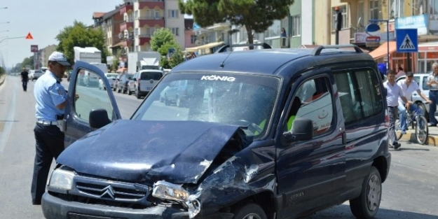 Banaz’da Trafik Kazası: 2 Yaralı